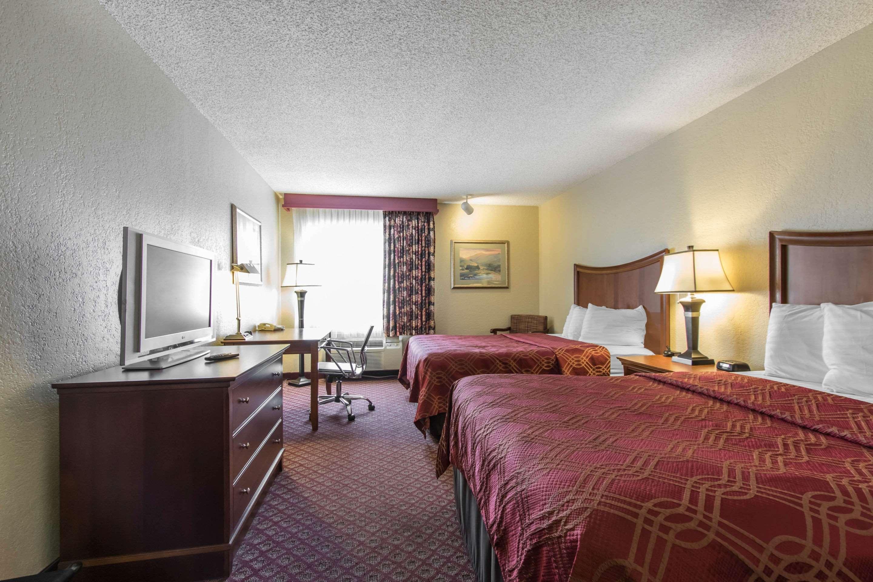 Econo Lodge Inn & Suites Joplin Exterior photo