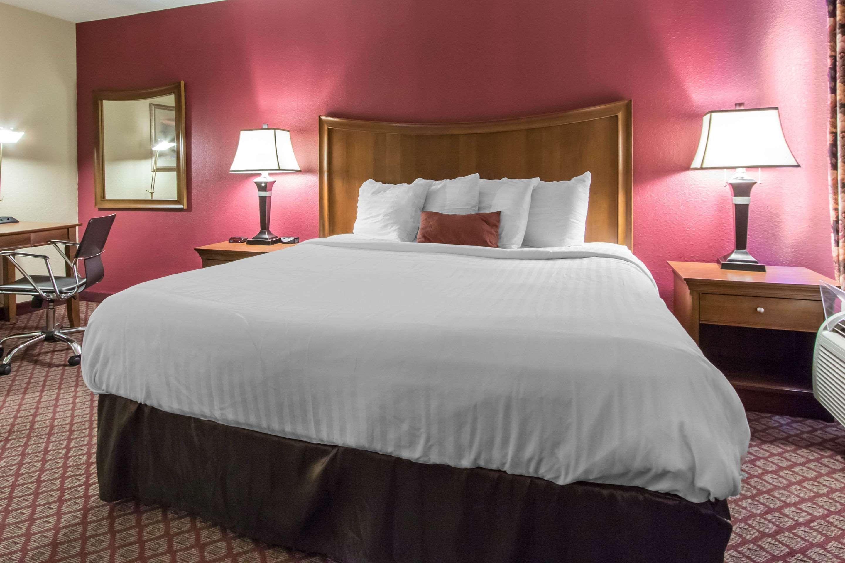 Econo Lodge Inn & Suites Joplin Exterior photo