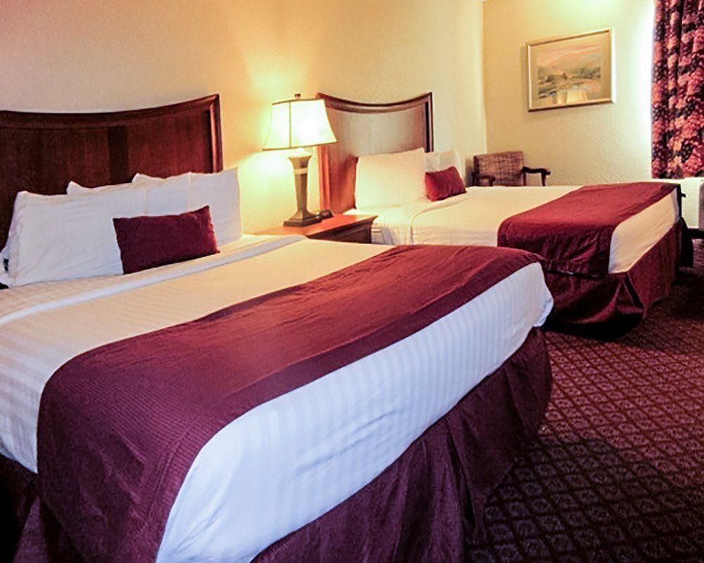 Econo Lodge Inn & Suites Joplin Exterior photo