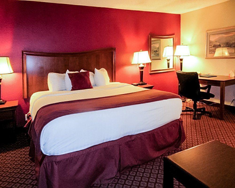 Econo Lodge Inn & Suites Joplin Exterior photo