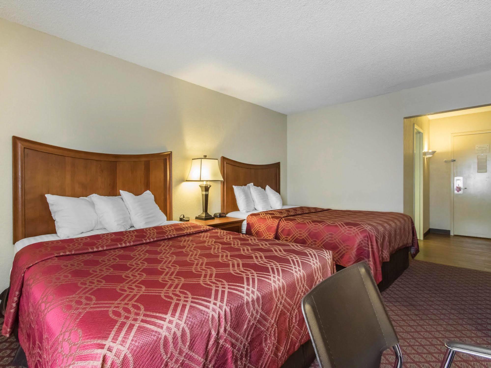 Econo Lodge Inn & Suites Joplin Exterior photo